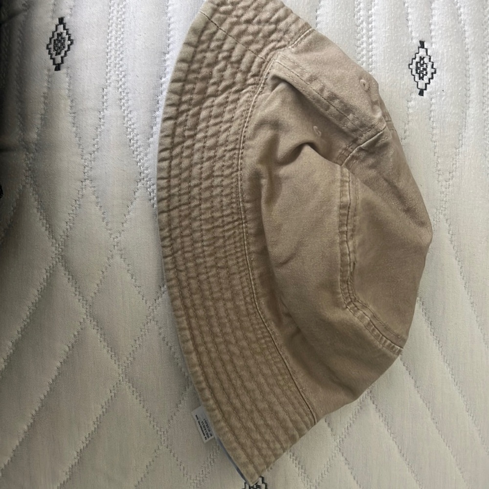 American eagle new with tags reversible bucket hat beige/ cloud pattern